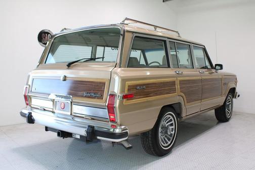 1989 Jeep Grand Wagoneer 