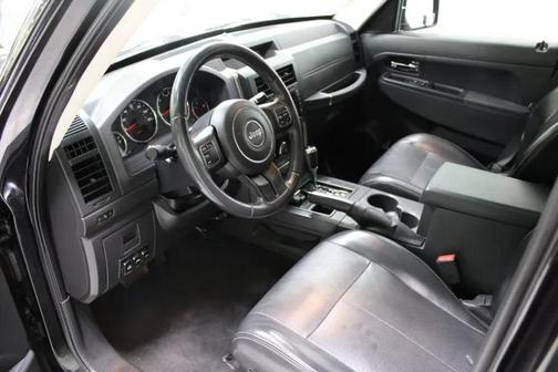 Brilliant Black Crystal Pearlcoat 2012 Jeep Liberty Sport
