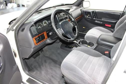 Stone White Clear Coat 1997 Jeep Grand Cherokee Laredo 4WD