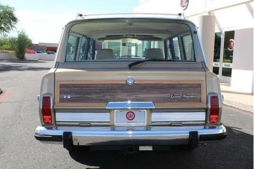 1990 Jeep Grand Wagoneer 