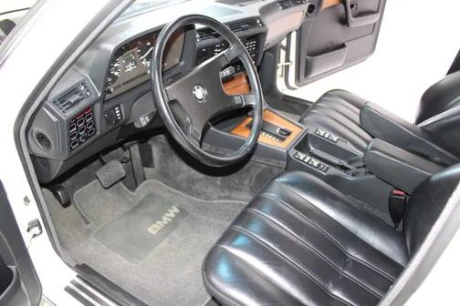 White 1986 BMW 735 i