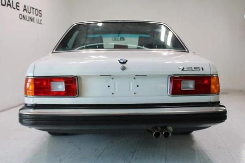 White 1986 BMW 735 i
