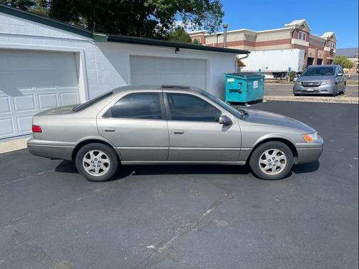 1998 Toyota Camry LE V6