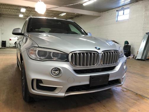 Photo 2 of 61 of 2017 BMW X5 xDrive35i