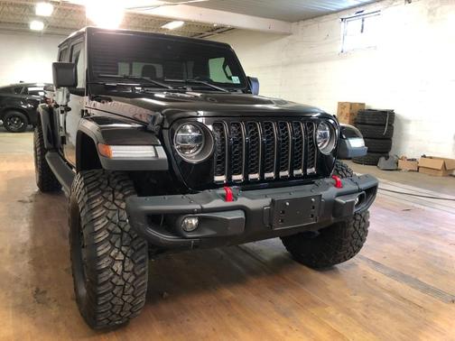 Photo 2 of 60 of 2020 Jeep Gladiator Rubicon