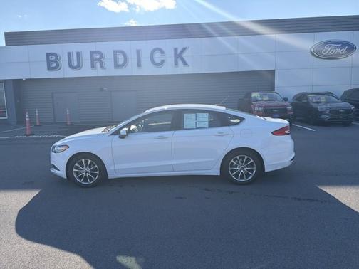 OXFORD WHITE 2017 Ford Fusion SE