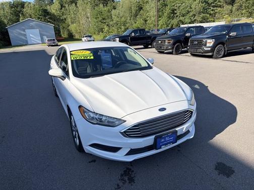 OXFORD WHITE 2017 Ford Fusion SE