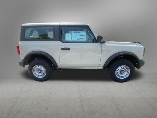 Desert Sand 2025 Ford Bronco Base