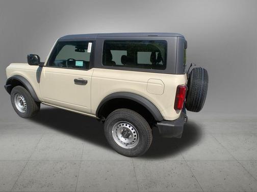 Desert Sand 2025 Ford Bronco Base