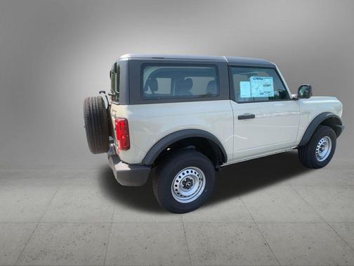 Desert Sand 2025 Ford Bronco Base