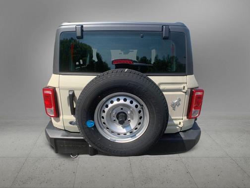 Desert Sand 2025 Ford Bronco Base