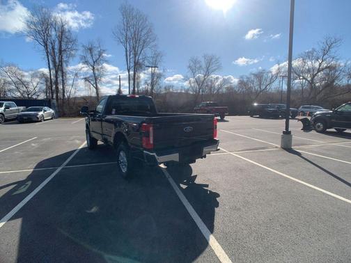 Agate Black Metallic 2026 Ford F-350 XLT