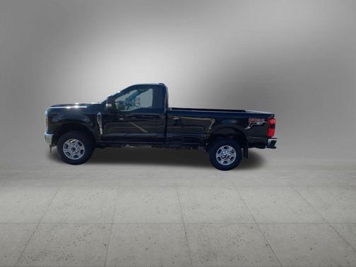Agate Black Metallic 2026 Ford F-350 XLT