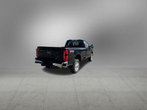 Agate Black Metallic 2026 Ford F-350 XLT
