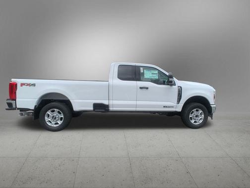 Oxford White 2026 Ford F-250 XLT