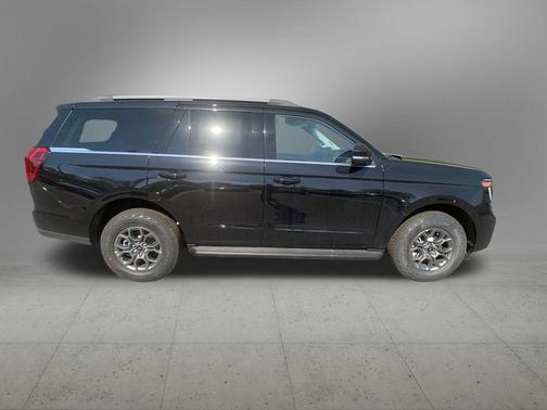 Agate Black Metallic 2026 Ford Expedition Active