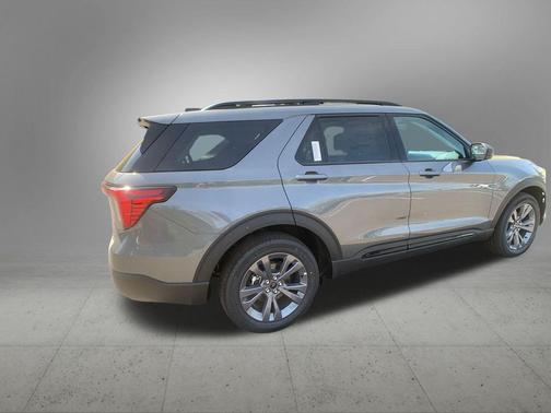 Carbonized Gray Metallic 2026 Ford Explorer Active