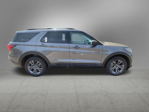 Carbonized Gray Metallic 2026 Ford Explorer Active