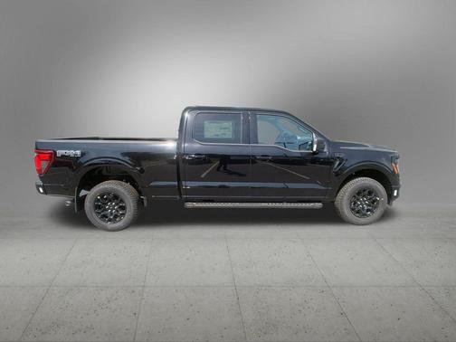 Agate Black Metallic 2026 Ford F-150 XLT