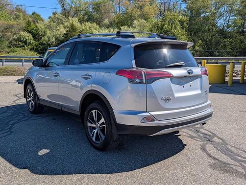 Silver Sky Metallic 2018 Toyota RAV4 XLE