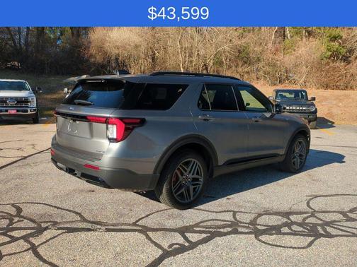 2025 Ford Explorer ST-Line