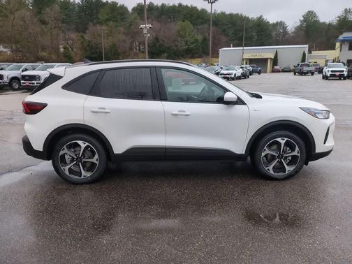 Star White Metallic Tri-Coat 2025 Ford Escape ST-Line Select