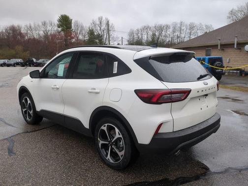 Star White Metallic Tri-Coat 2025 Ford Escape ST-Line Select