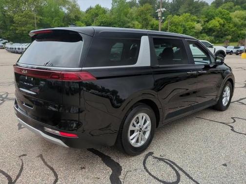 2023 Kia Carnival LX