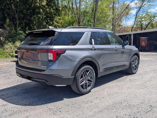 Carbonized Gray Metallic 2026 Ford Explorer ST-Line