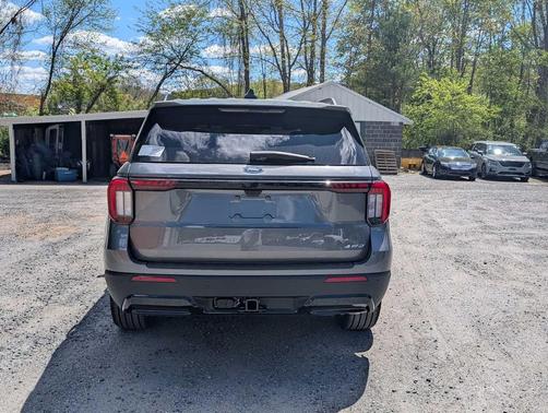 Carbonized Gray Metallic 2026 Ford Explorer ST-Line