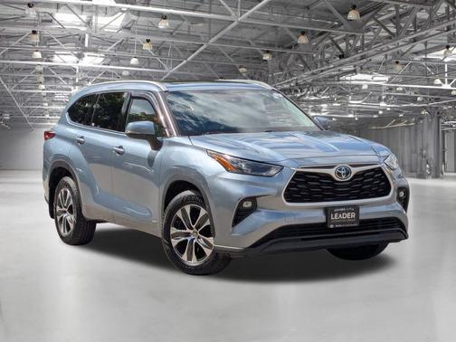 2022 Toyota Highlander Hybrid XLE