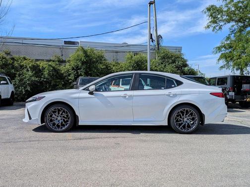 Wind Chill Pearl 2025 Toyota Camry XSE
