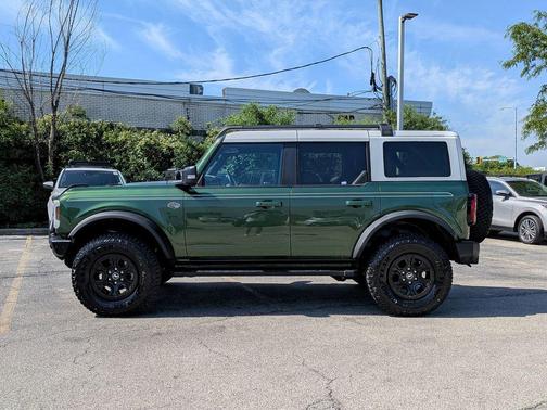 ERUPTION GREEN METALLIC 2022 Ford Bronco Wildtrak