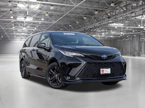 2025 Toyota Sienna XSE 7 Passenger