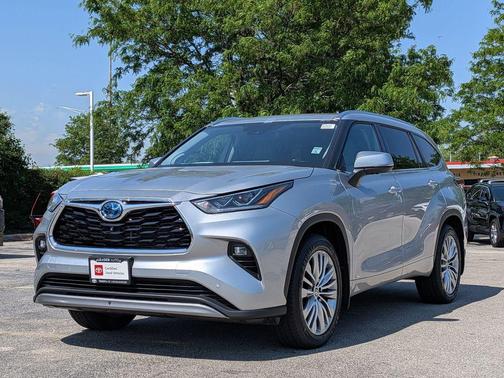 Celestial Silver Metallic 2024 Toyota Highlander Hybrid Platinum