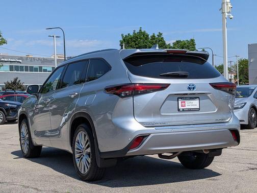 Celestial Silver Metallic 2024 Toyota Highlander Hybrid Platinum