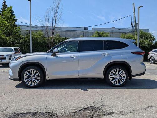 Celestial Silver Metallic 2024 Toyota Highlander Hybrid Platinum