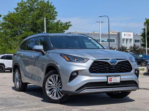 Celestial Silver Metallic 2024 Toyota Highlander Hybrid Platinum