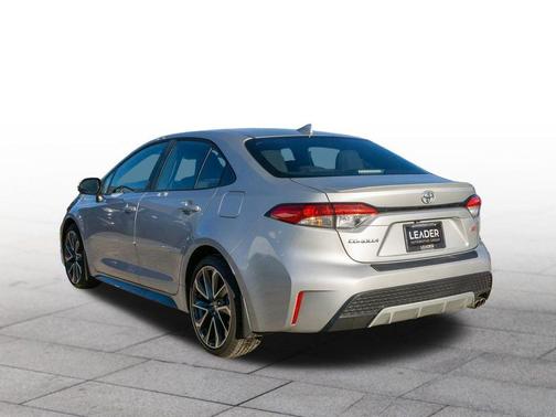 Photo 5 of 22 of 2022 Toyota Corolla SE