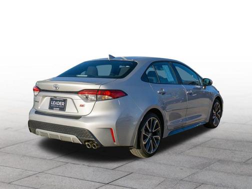 Photo 3 of 22 of 2022 Toyota Corolla SE
