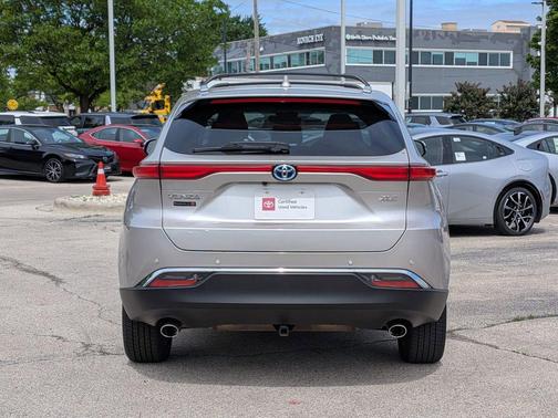 Titanium Glow 2024 Toyota Venza XLE