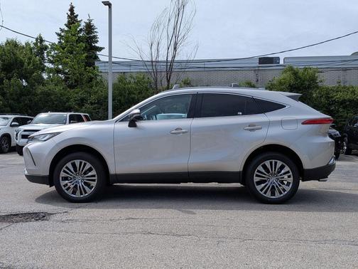 Titanium Glow 2024 Toyota Venza XLE