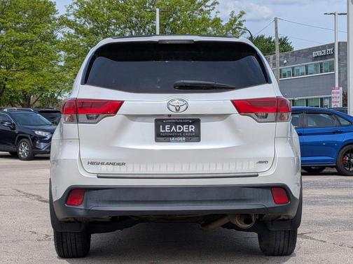 Blizzard Pearl 2017 Toyota Highlander LE