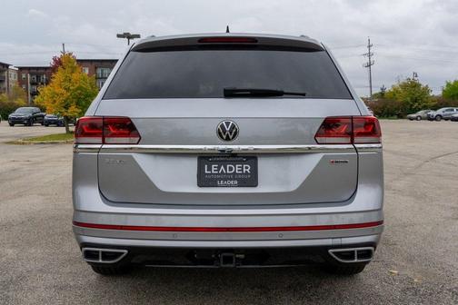 Photo 4 of 28 of 2021 Volkswagen Atlas 3.6 V6 SE w/ Technology R-Line