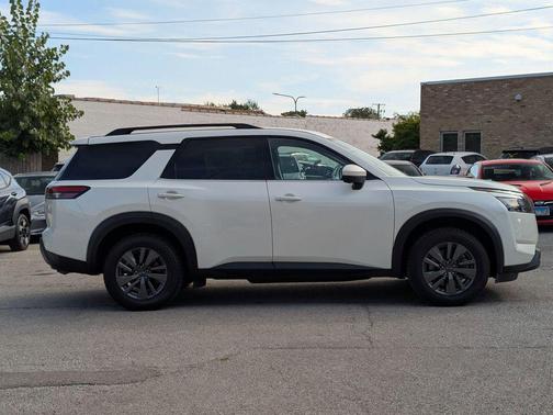 2023 Nissan Pathfinder SV 4WD