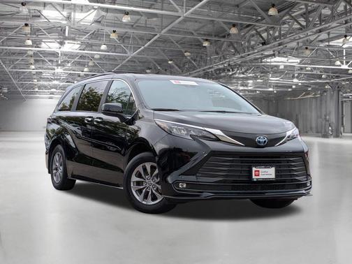 2025 Toyota Sienna XLE 7 Passenger