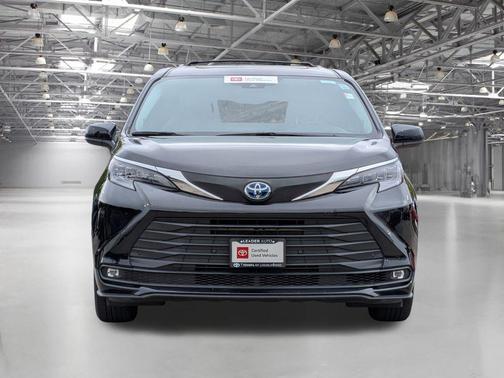 2025 Toyota Sienna XLE 7 Passenger