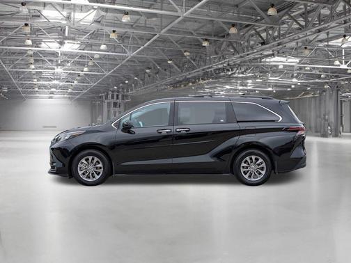 2025 Toyota Sienna XLE 7 Passenger