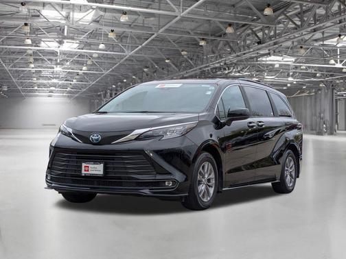 2025 Toyota Sienna XLE 7 Passenger