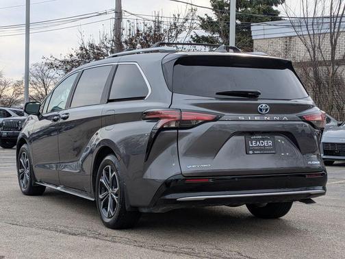 2025 Toyota Sienna Platinum